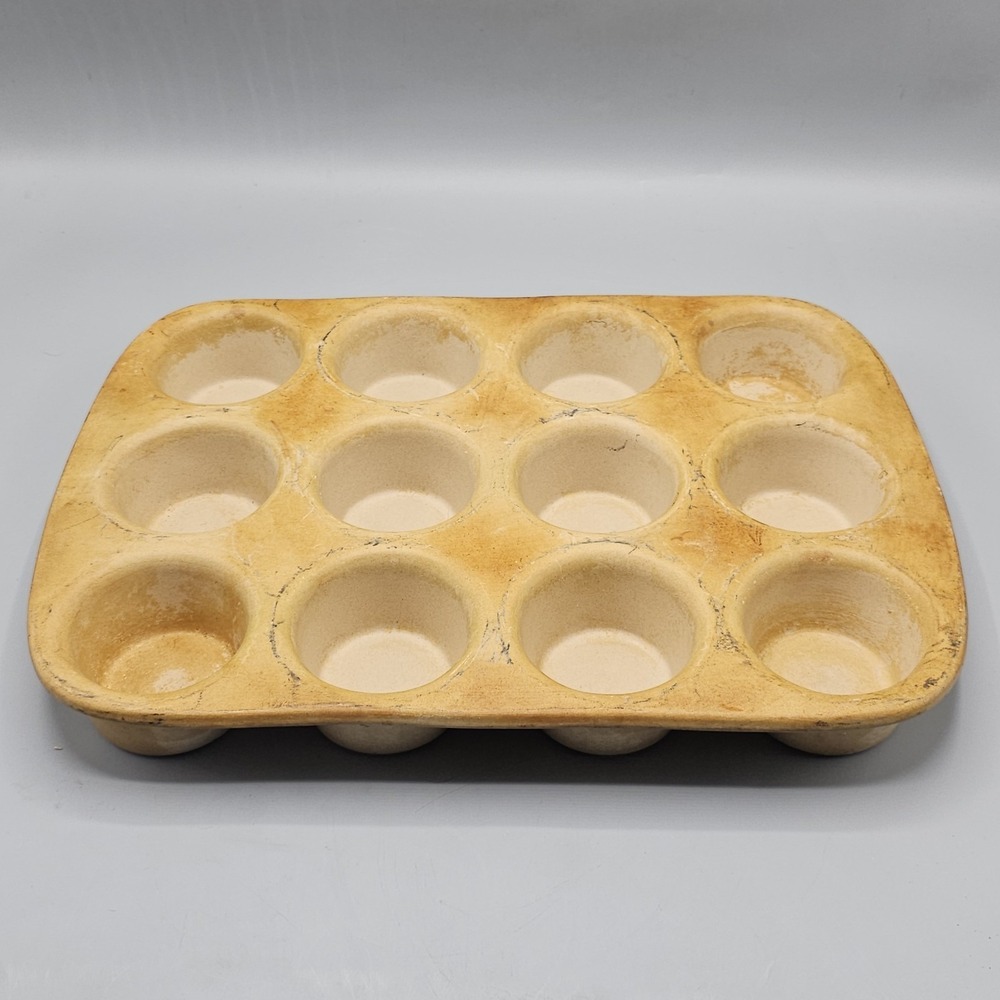 The Pampered Chef Family Heritage Stoneware 12 Count Muffin Pan Made In USA